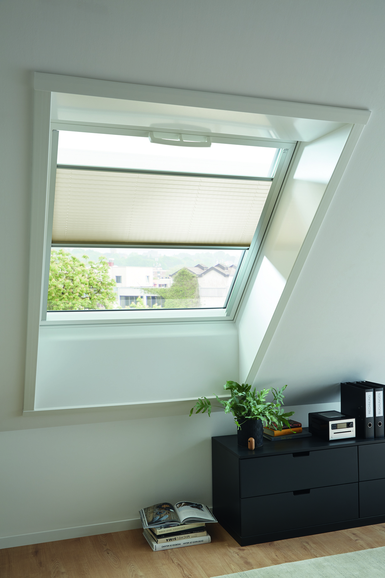 RotoQ Schwingfenster Q4 Kunststoff-782604M Fenster, Pflanze, Architektur, Gebäude, Dachfenster