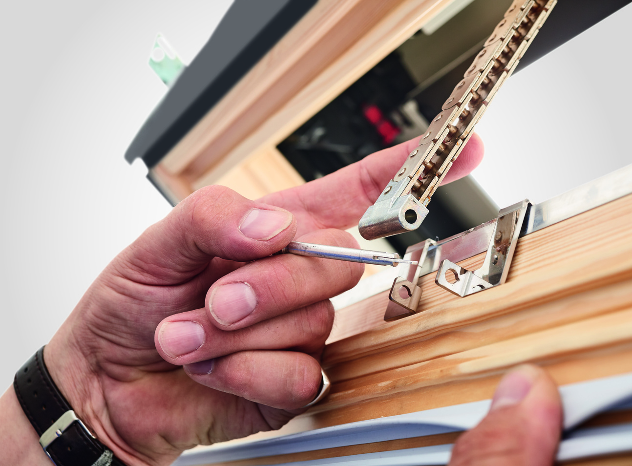 Roto Designo RotoTronic Schwingfenster R6 Holz-807445M Finger, Person, Sperrholz, Holz, Innenarchitektur