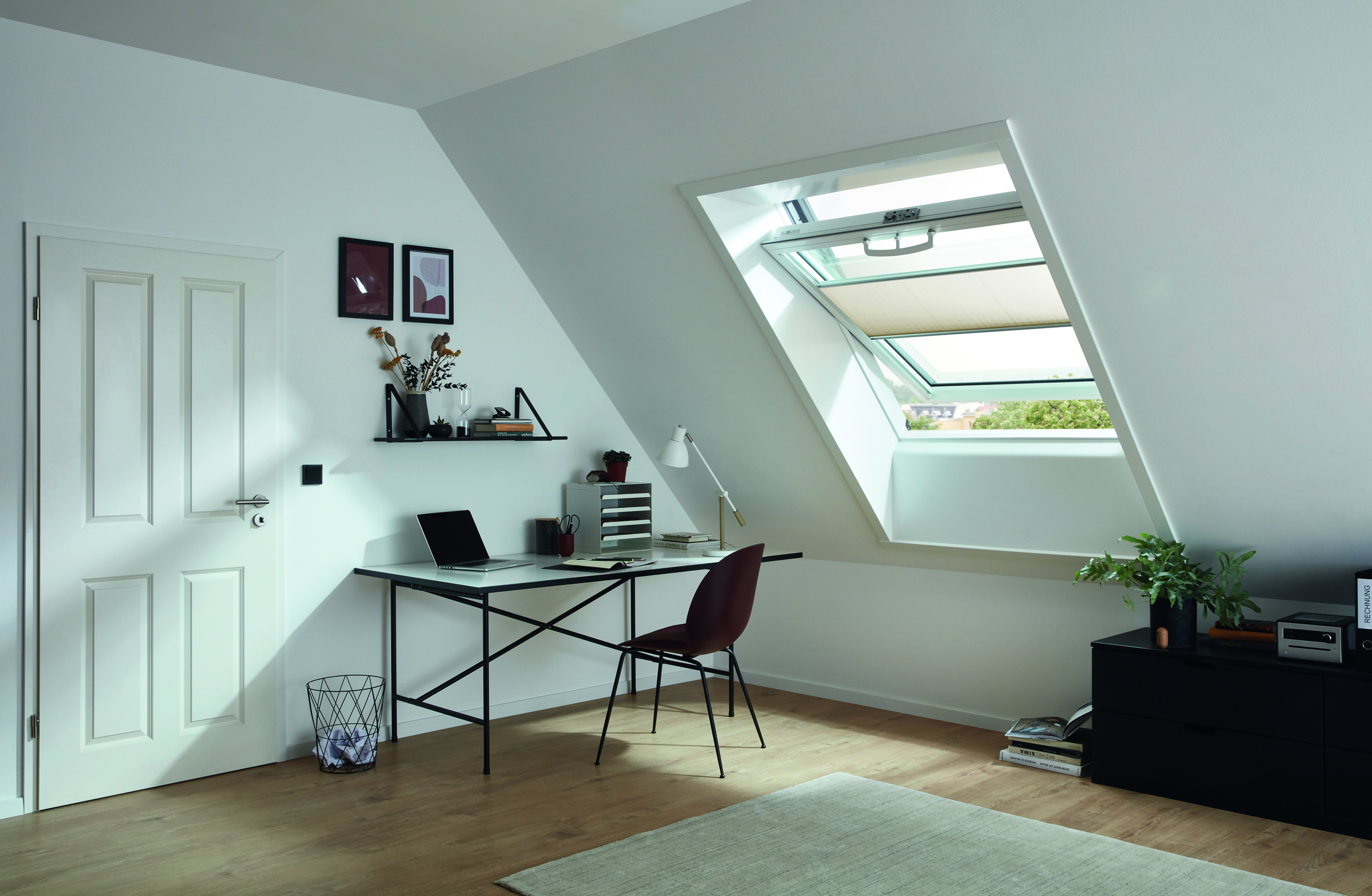 RotoQ Schwingfenster Q4 Kunststoff-782604M Dachboden, Fußboden, Bodenbeläge, Schreibtisch, Innenarchitektur