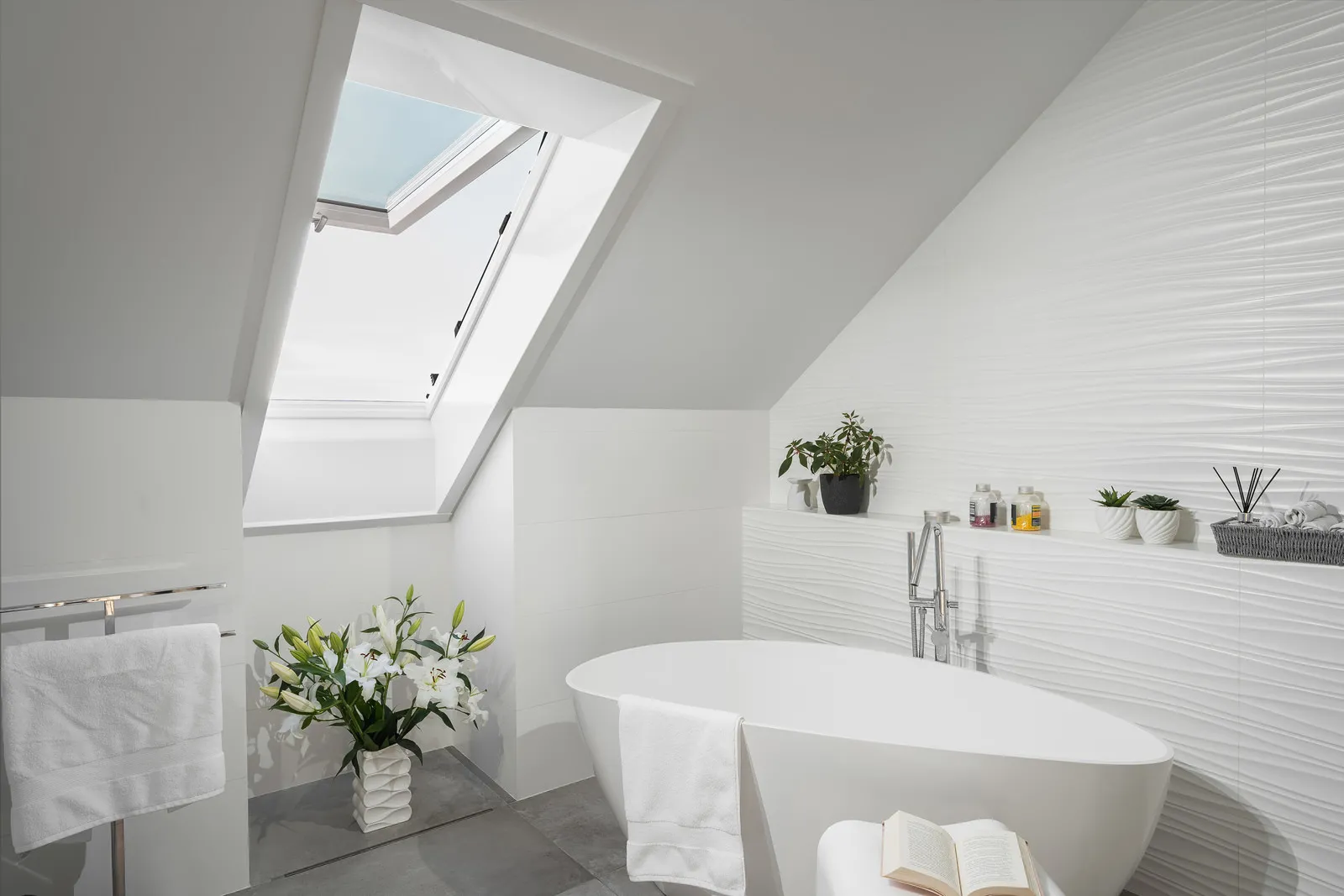 Fenster, Dachfenster, Baden, Buch, Badewanne, Fenster, Dachfenster, Baden, Buch, Badewanne, Fenster, Dachfenster, Baden, Buch, Badewanne, Fenster, Dachfenster, Baden, Buch, Badewanne
